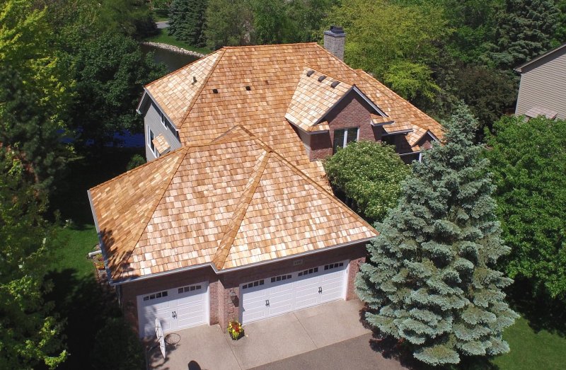 Heavy cedar shakes vs medium cedar shakes Minneapolis cedar roofing company KUHL.jpg