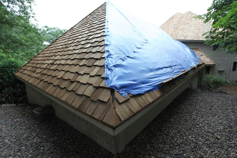 Emergency roof tarping contractor in Minneapolis