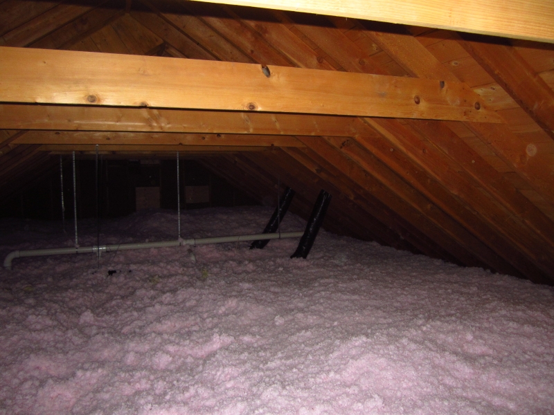 attic-fiberglass-insulation